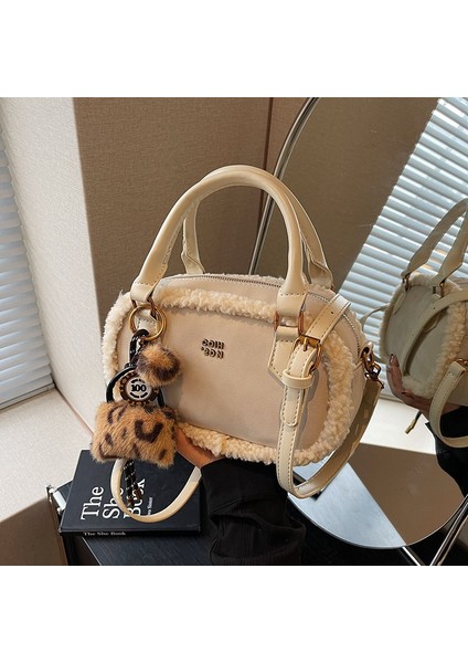 Kadınlar Için Buzlu Retro Çanta Sonbahar ve Kış 2024 Yeni Moda Niş Tasarım Omuz Çantası Crossbody Çanta Peluş Kadife Taşınabilir Yastık Çantası (Yurt Dışından)