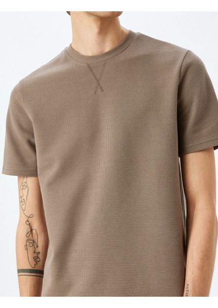 Bisiklet Yaka Dikiş Detaylı Pamuk Karışımlı Kısa Kollu T-Shirt indirimleri