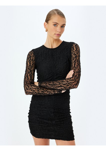 Uzun Kollu Yuvarlak Yaka Slim Fit Drapeli Dantel Mini Elbise