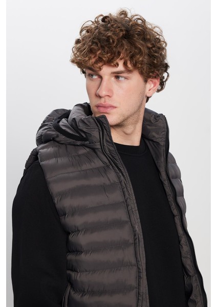 Erkek Slim Fit Dar Kesim Astarlı Rüzgar Geçirmez Cepli Çıkarılabilir Kapüşonlu Şişme Yelek modelleri