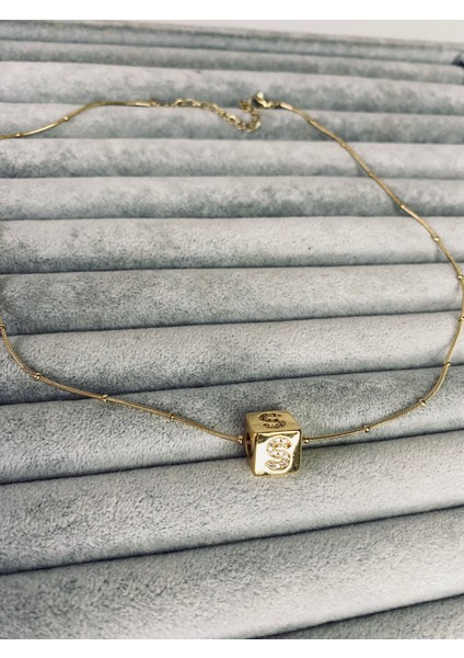 Çelik Kolye “S” Küp 1x1 Cm. Harf Kolye Gold-Özel Kutusunda