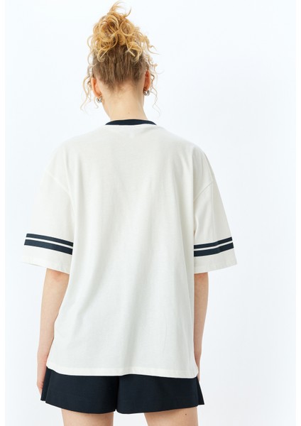 Kolej Baskılı Pamuklu V Yaka Oversize Biyeli T-Shirt