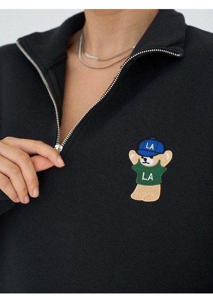 Kadın Yakası Fermuarlı Ayıcıklı Sweatshirt indirimleri