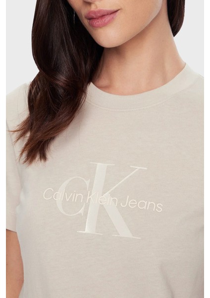 Logo Baskılı Pamuklu Regular Fit Bisiklet Yaka T Shirt J20J224983PDH Bayan T Shirt J20J224983 Pdh fırsatları