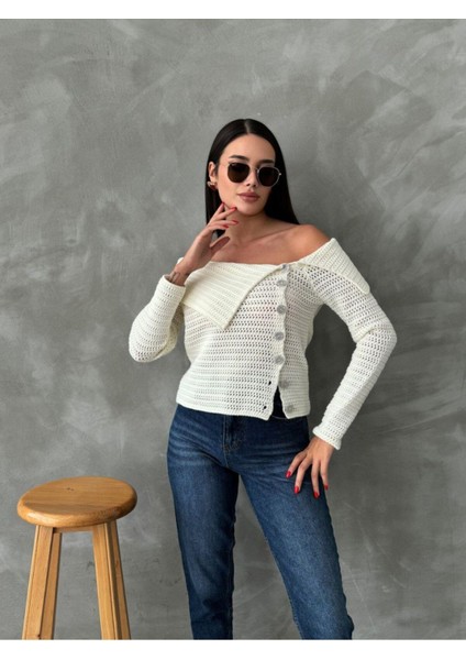 Kadın Omuz Dekolteli Kayık Yaka Yandan Düğmeli Triko Hırka