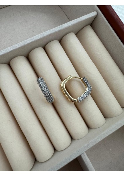 Gold Mini Kare Taş Detaylı Tasarım Küpe