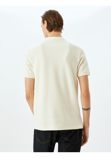Bisiklet Yaka Pamuklu Dokulu Kısa Kollu Slim Fit T-Shirt fırsatları