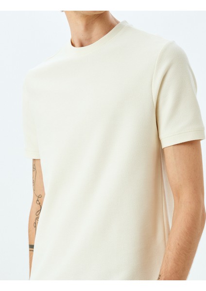 Bisiklet Yaka Pamuklu Dokulu Kısa Kollu Slim Fit T-Shirt indirimleri