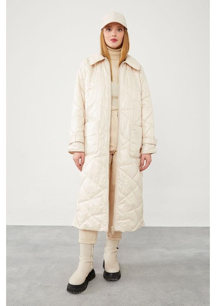 Bej Geniş Yaka Kapitone Mont