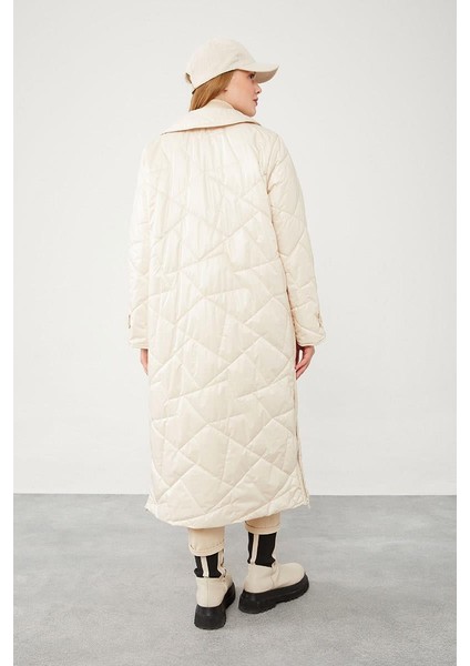 Bej Geniş Yaka Kapitone Mont indirimleri