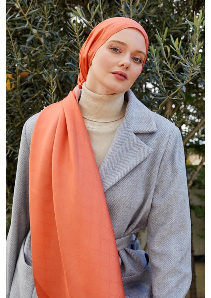 Yavruağzı Petek Desen Monogram İpek Şal