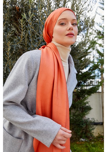 Yavruağzı Petek Desen Monogram İpek Şal fiyatları