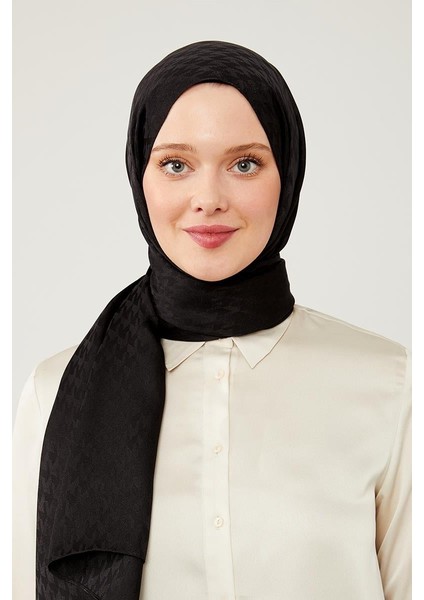 Siyah Kazayağı Desenli Jakarlı Şal