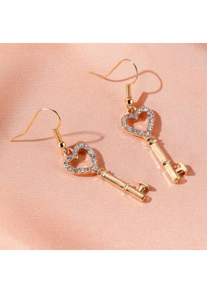 En Çok Satan Mizaç Vahşi Metal Hollow Kelebek Küpe Moda Yaratıcı Aşk Anahtar Küpe, B (Yurt Dışından) fırsatları