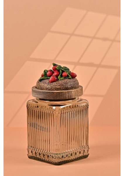 El Yapımı Özel Tasarım Kavanoz - 700 ml - Vakumlu Ahşap Kapaklı (Çilek Detaylı) - Light Yeşil Çizgili Cam - Mutfak ve Ev Dekorasyonu