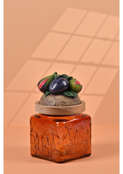 El Yapımı Özel Tasarım Kavanoz - 500 ml - Vakumlu Ahşap Kapaklı (İncir Detaylı) - Dark Amber Çiçekli Kare Cam - Mutfak ve Ev Dekorasyonu
