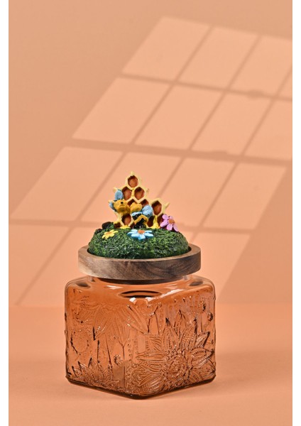 El Yapımı Özel Tasarım Bal Kavanoz - 500 ml - Vakumlu Ahşap Kapaklı (Bal ve Arı Detaylı) - Light Amber Çiçekli Kare Cam - Mutfak ve Ev Dekorasyonu