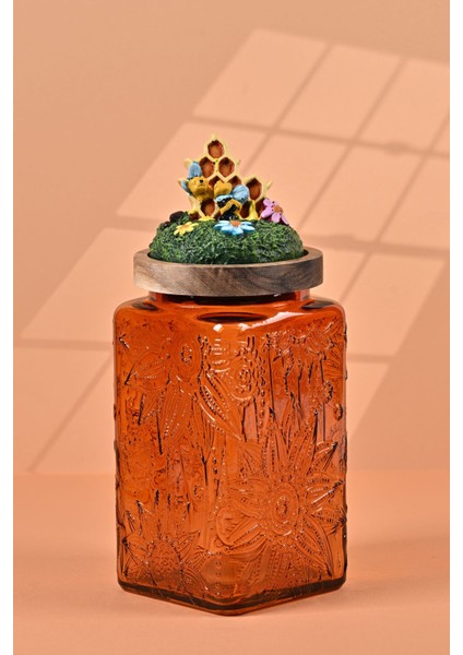 El Yapımı Özel Tasarım Bal Kavanoz - 1000 ml - Vakumlu Ahşap Kapaklı (Bal ve Arı Detaylı) - Dark Amber Çiçekli Kare Cam - Mutfak ve Ev Dekorasyonu