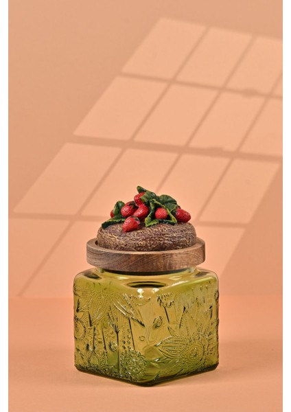 El Yapımı Özel Tasarım Kavanoz - 500 ml - Vakumlu Ahşap Kapaklı (Çilek Detaylı) - Yeşil Çiçekli Kare Cam - Mutfak ve Ev Dekorasyonu