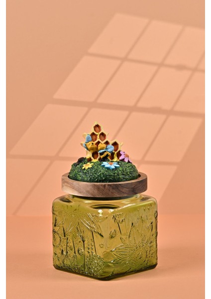 El Yapımı Özel Tasarım Bal Kavanoz - 500 ml - Vakumlu Ahşap Kapaklı (Bal ve Arı Detaylı) - Yeşil Çiçekli Kare Cam - Mutfak ve Ev Dekorasyonu