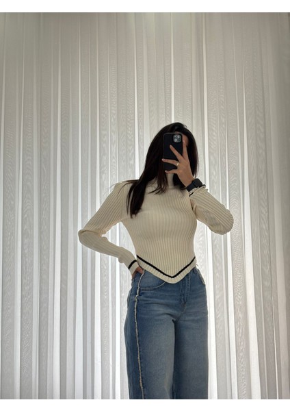 Butik Nis Asimetrik Kesim Dik Yaka Triko Örme Body