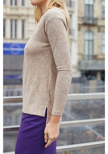 Kadın Desenli Triko Kayık Yaka Uzun Kol Yanları Yırtmaçlı Bluz-Camel fırsatları