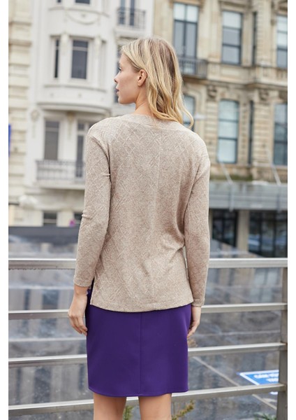 Kadın Desenli Triko Kayık Yaka Uzun Kol Yanları Yırtmaçlı Bluz-Camel indirimleri