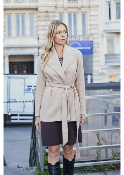 Şal Yakalı Uzun Kol Kuşaklı Bağlamalı Hafif Esnek Kalın Kaşe Kaban-Koyu Bej