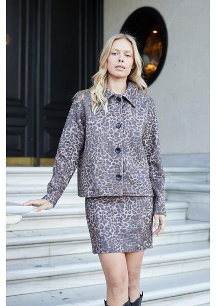 Kadın Desenli Yakalı Uzun Kol Kısa Kışlık Kaşe Blazer Ceket Kaban-Leopar fiyatları