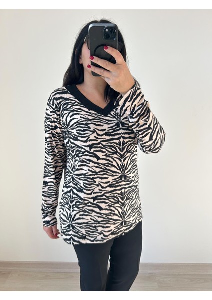 Kadın Büyük Beden Zebra Baskılı V Yaka BLUZ-BGB80