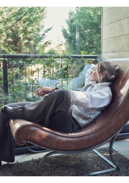 x Şahika Ercümen - Kolsuz Saç Örgü Dokulu Parlak Metalik Süveter