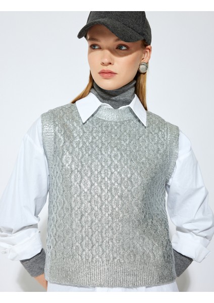 x Şahika Ercümen - Kolsuz Saç Örgü Dokulu Parlak Metalik Süveter modelleri