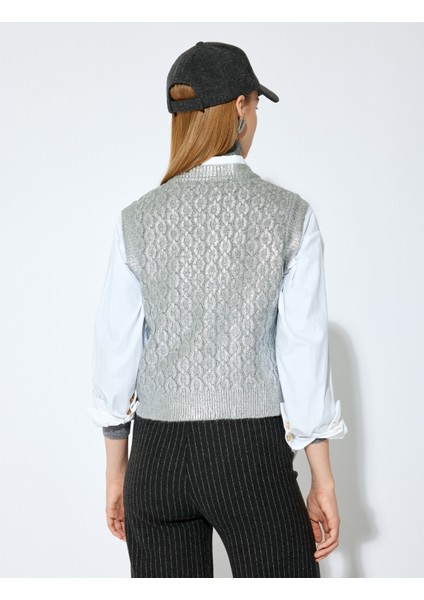 x Şahika Ercümen - Kolsuz Saç Örgü Dokulu Parlak Metalik Süveter indirimleri