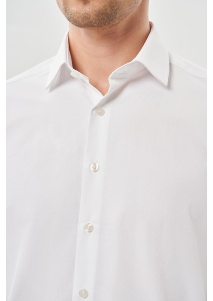 Beyaz Uzun Kol Kendinden Desenli Armürlü Sert Yaka Cepsiz Pamuklu Classic Slim Fit Gömlek 1004245226_600 fırsatları