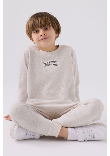 Kız Çocuk Krem Eşofman Takımı modelleri