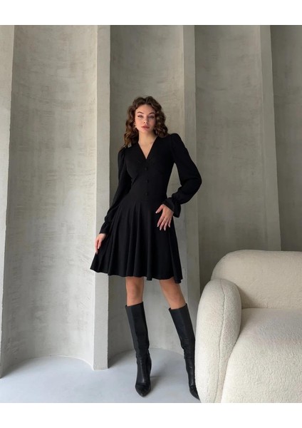 Defile V Yaka Düğme Detaylı Mini Crep Elbise