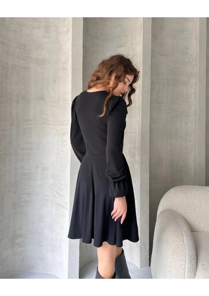 Defile V Yaka Düğme Detaylı Mini Crep Elbise