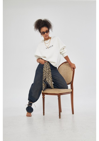 Vogue Yazı Baskılı Bisiklet Yaka Içi Polar Oversize Kesim Beyaz Sweatshirt indirimleri