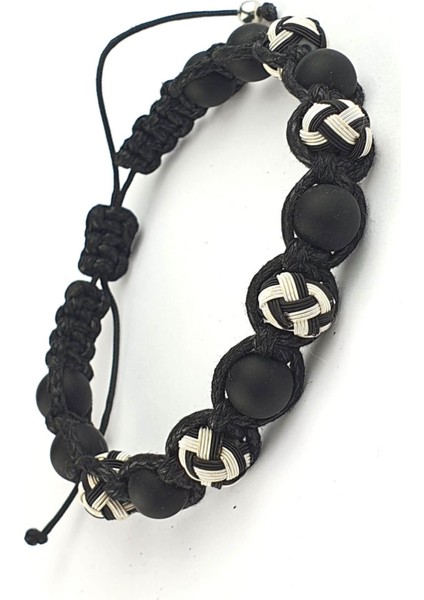 Mat Oniks Taşlı ve Siyah Beyaz Kazaziye Detaylı Taraftar Şambala Bileklik