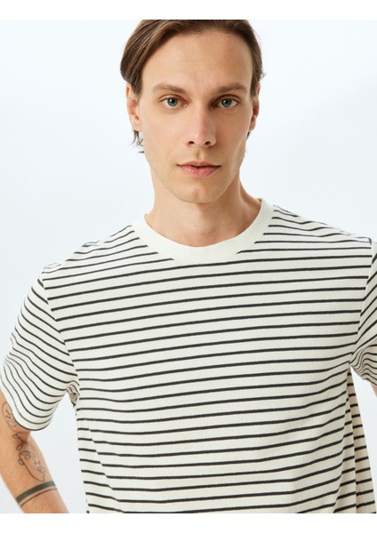Bisiklet Yaka Kısa Kollu Pamuk Karışımlı Çizgili Oversize T-Shirt