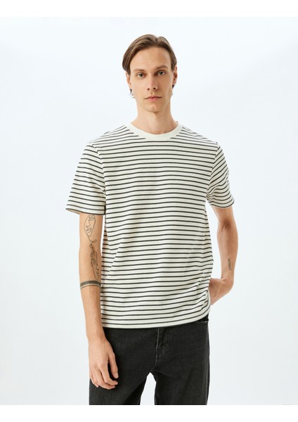 Bisiklet Yaka Kısa Kollu Pamuk Karışımlı Çizgili Oversize T-Shirt fiyatları