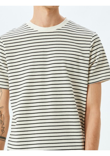 Bisiklet Yaka Kısa Kollu Pamuk Karışımlı Çizgili Oversize T-Shirt indirimleri