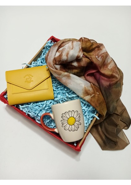 Yılbaşı Özel Hediye Seti, Tasarım Papatya Kupa, Büyük Boy Fular, Cüzdan fiyatları