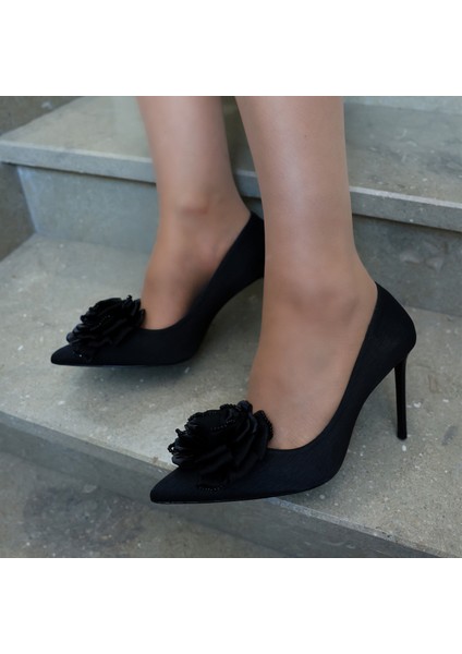 Gül Aksesuarlı Stiletto Ayakkabı Siyah