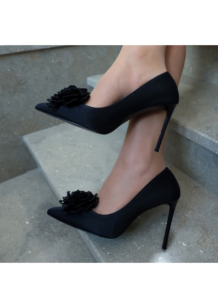 Gül Aksesuarlı Stiletto Ayakkabı Siyah fiyatları