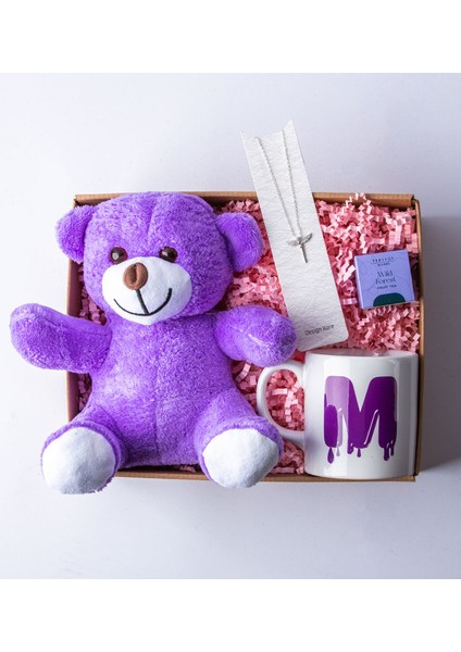 Kişiye Özel Harfli Kupa - Mor Peluş Ayıcık - Melek Model Kolye - Wild Forest Fruit Tea Hediye Seti