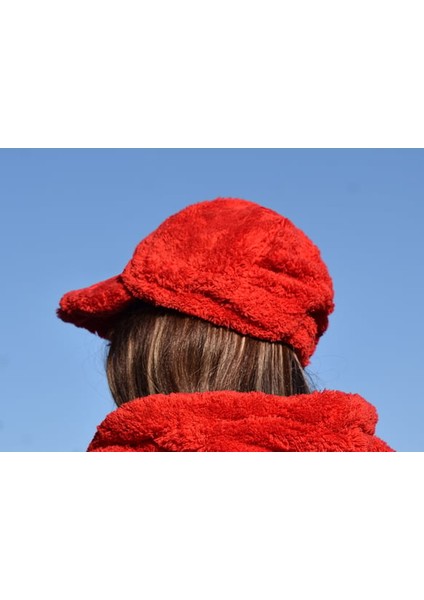 Pababo Kışın Sıcak Şıklığı: Peluş Yelek ve Şapka Kombini modelleri