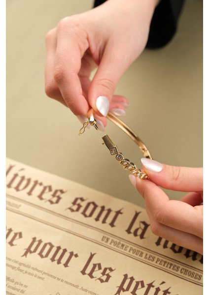 Gold Özel Tasarım Elmas Taşlı Göz ve Damla Detaylı Kelepçe Bileklik