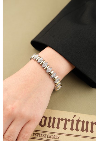 Gold Özel Tasarım Zirkon Taşlı Simetrik Detaylı Kelepçe Bileklik