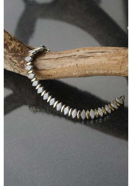 Gold Özel Tasarım Zirkon Taşlı Simetrik Detaylı Kelepçe Bileklik fırsatları